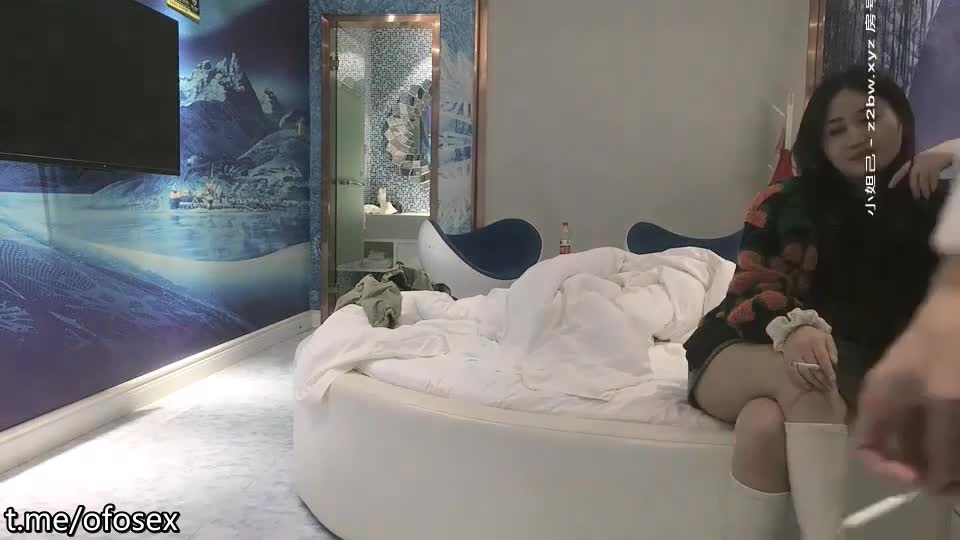 颜值女神，美乳翘臀大长腿，超清画质偷拍劲爆刺激