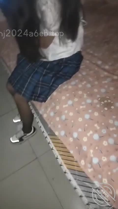 海角社区 真实原创父女乱伦让中学生巨乳反差女儿穿着她闺密的jk和黑丝袜，让爸爸享受双重刺激，闻着她闺蜜味道射精家庭 高中生 萝莉 少女网站网址 1254713点击免费加入