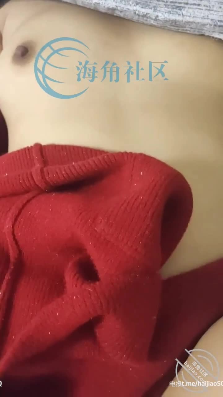 #看见女儿就忍不住 #最新更新海角社区 父女乱伦看AV视频性起直接从后背抱着在床上的女儿，揉着中学生女儿巨乳跟女儿说骚话 2013自拍 偷拍 国产 家庭网站网址 1136391看置顶免费进入福利频道可以看到完整版视频点击免费加入
