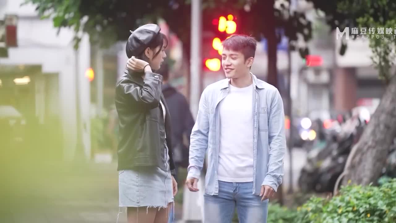 MD0246 裤裆裏的蜡烛 父女乱伦给同学看 #中国AV #中国 #剧情 #麻豆 #楚梦舒点击免费加入