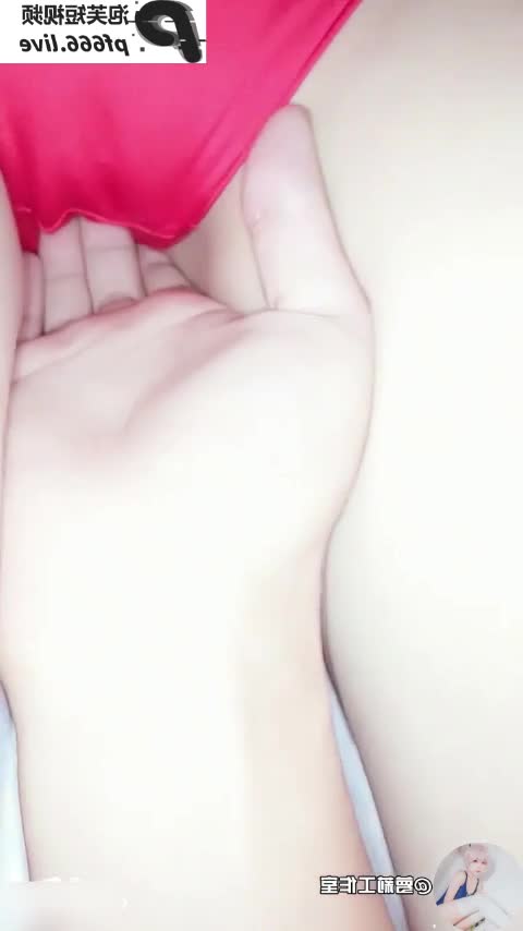 『第一色』 真实快手江西18岁网红萝莉父女乱伦，女儿整天网上卖萌发骚，自拍和爸爸做爱 #乱伦#网红点击免费加入