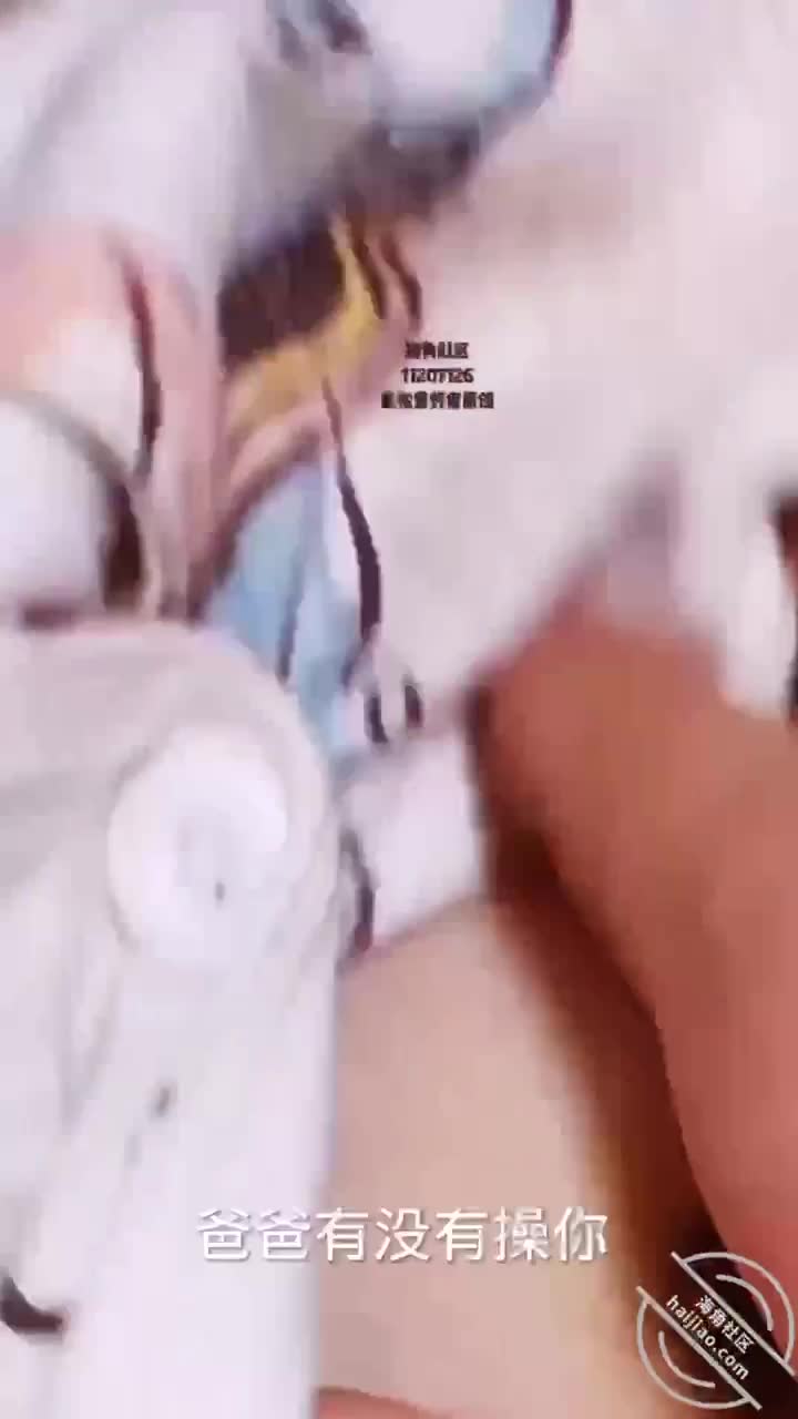 ⑧⑤全平台最真实母子乱伦，虎年第一操妈过程 调教 对白  哥哥你，之前本打算发成福利贴的，但太多哥哥们想立即看完，私信叫我发成钻石贴，在这里我只能答应了，  这个视频共计18分多钟，原本想发成8期金币贴的，现在全部发出来了，有钻的哥哥们，感谢你的支持，没钻的哥哥们也不用急，等以后我慢慢更新金币贴吧！ 说说拍摄背景，特别注意的是，在家里有亲戚在客厅打牌的情况下拍摄的，使得我又小心又紧张又刺激。 视频中妈妈自己叫了句，老公，我被儿子日了，千真万确我没都叫妈妈说这句，应该是妈妈自己说的，还有妈妈更敏感了，全程一