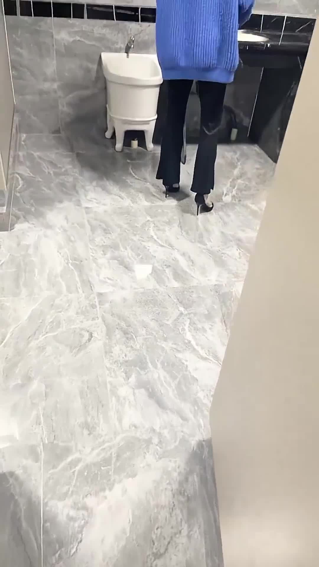 #色播 为求刺激在公厕双飞高颜值闺蜜