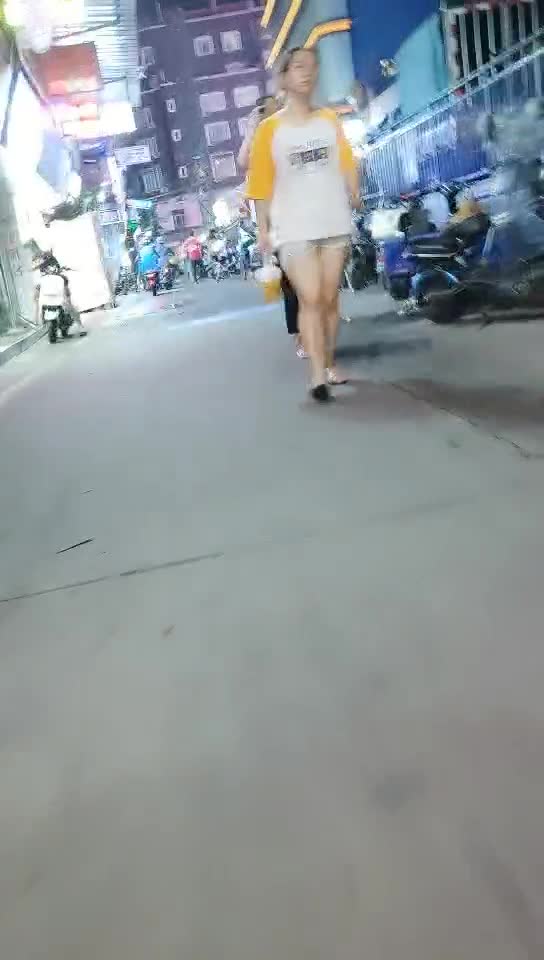 #唐哥午夜寻花 08-08上门熟女技师口交，红色长裙按摩床上舔奶头，埋头舔屌活不错，最后被撸射U8国际-TG机器人即可玩【U8国际娱乐机器】