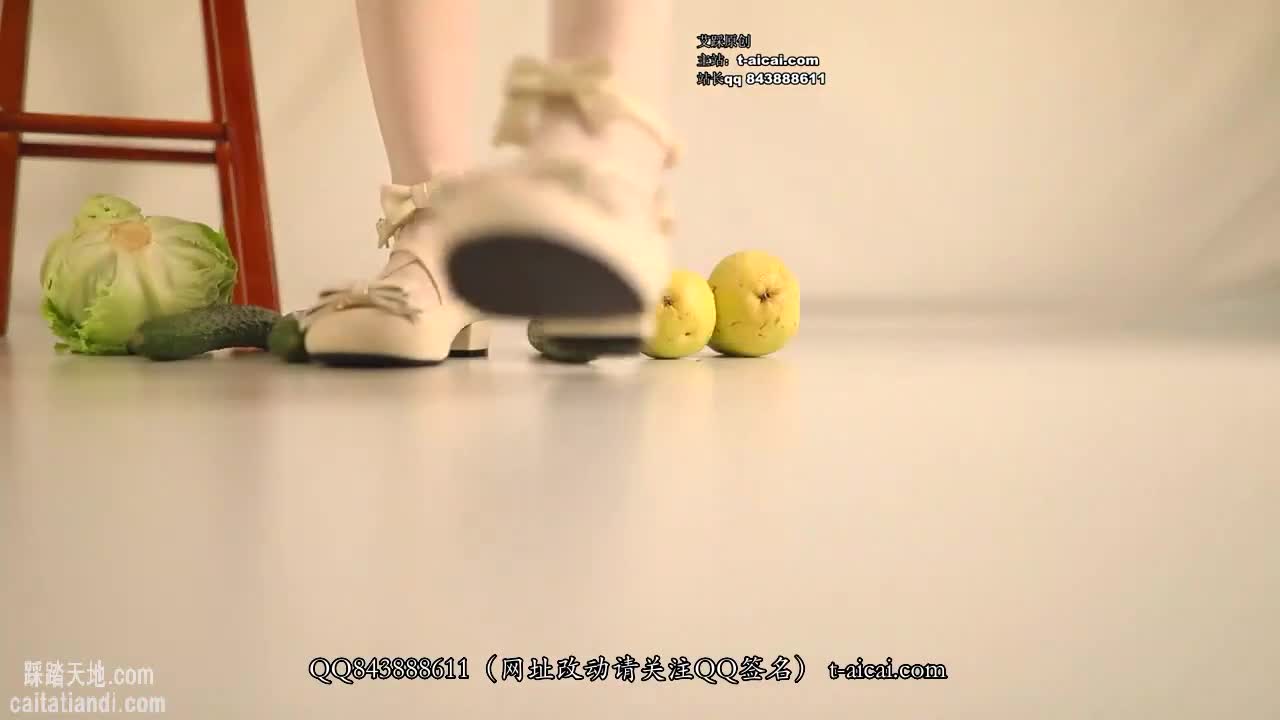 Lolita 白丝 lo鞋 踩食物 踩水果视频中的所有食物系已过期投稿via点此查看更多