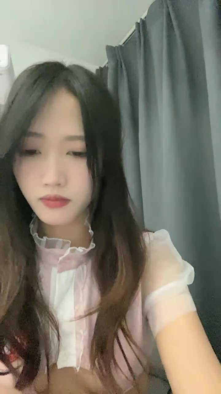 #小困包 清秀女神~极品白虎~丝袜美腿~掰穴柔逼~特写点此查看更多