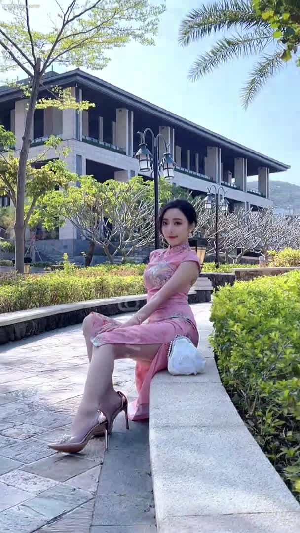 模特 王馨瑶 秀人网 #网红 #旗袍 #极品U8国际-TG机器人即可玩【U8国际娱乐机器】