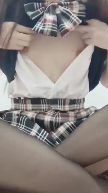 #推特 #小甜豬豬 #網紅 #白虎蘿莉点此查看更多