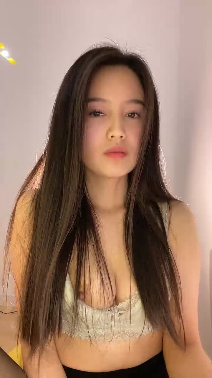#色播 顶级尤物性感女神！大尺度收费房！性感开档白丝袜，娇喘呻吟骚话不断，自摸骚穴湿哒哒点此查看更多