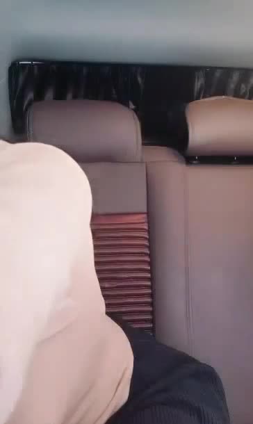 杭州高颜值性感直播美女和粉丝网友驾车到公路旁车震啪啪,一对大奶干的乱晃,肤白貌美,淫叫不止