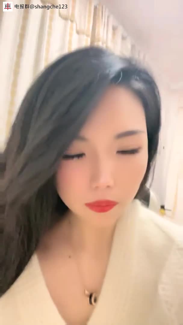 #半糖| #77吃不饱 #七七吃不饱爆乳御姐，露奶自慰，约炮口交啪啪啪收费福利合计15