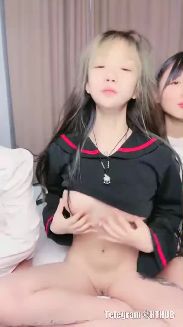 极品嫩妹嫩穴双头龙互插 张开双腿轮流插 #直播