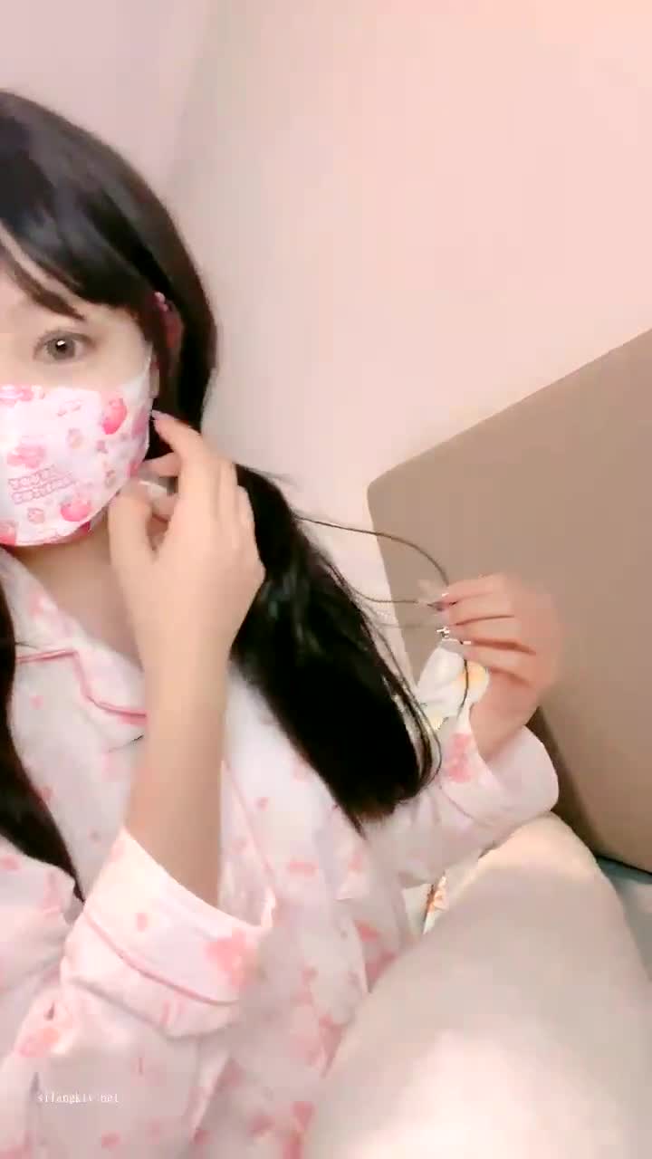 純欲少女聞聞醬道具自慰直播20230701(1)
