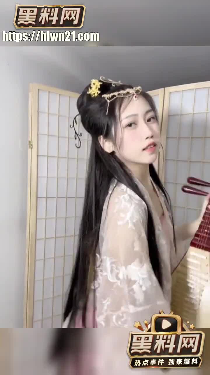 神似明星虞书欣的高颜清纯甜美女大宫廷仕女古风诱惑福利奉上真空露点超诱人沉浸式体验小母狗！