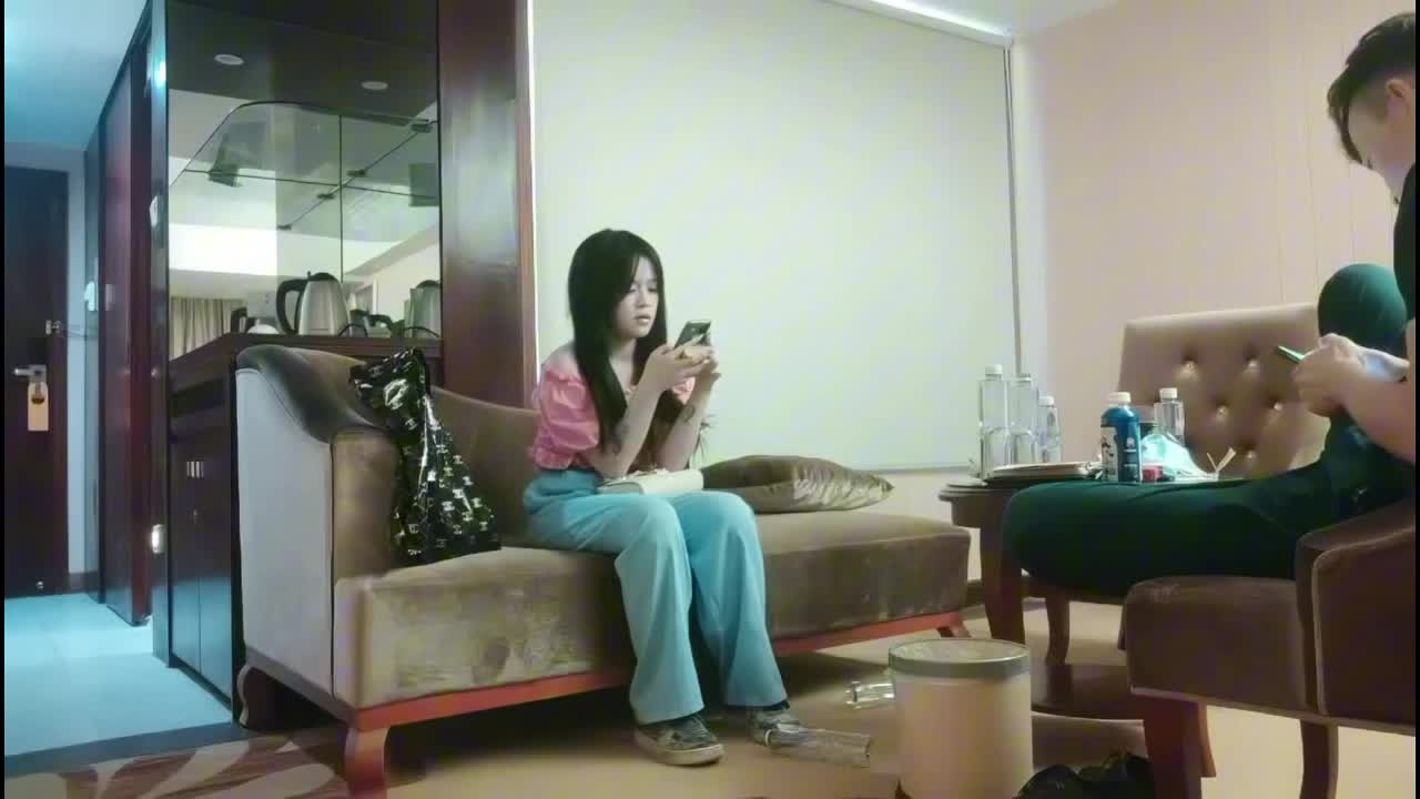 漂亮萝莉美眉吃鸡啪啪 操舒服了吧 嗯 小娇乳挺翘 小穴粉嫩 关键性感不错穿上小睡裙配合各种输出 操的非常舒坦