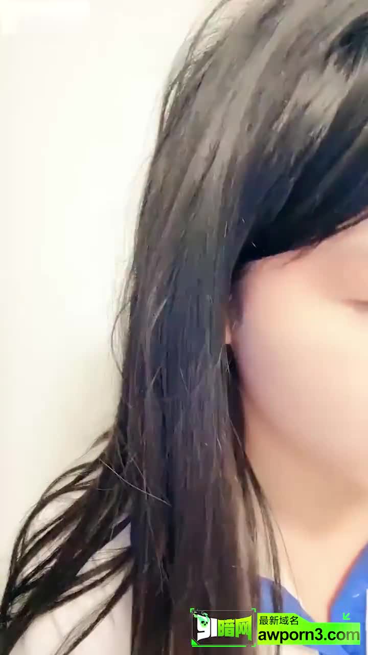 福利姬超骚的小萝莉，直播掰开小逼给你看逼确实好看啊评论区观看合集 #萝莉 #直播 #反差 #母狗 #学生