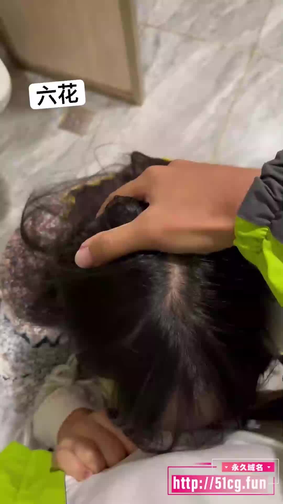 推特极品福利姬六花 身材超顶的淫娃 非常喜欢群p 同时伺候三根鸡巴 轮流爆操高潮不断#反差 #约炮 #母狗 #福利姬 #推特