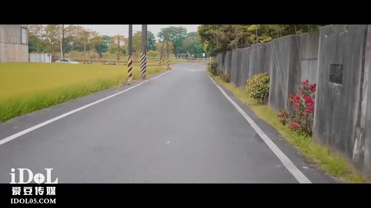 #爱豆传媒 ID5359 与外卖小哥一起3P调教淫妻 超级搜索引擎