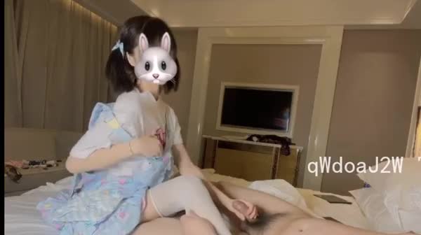 上位爆操18岁少女偷吃禁果！逼好紧插起来爽飞了