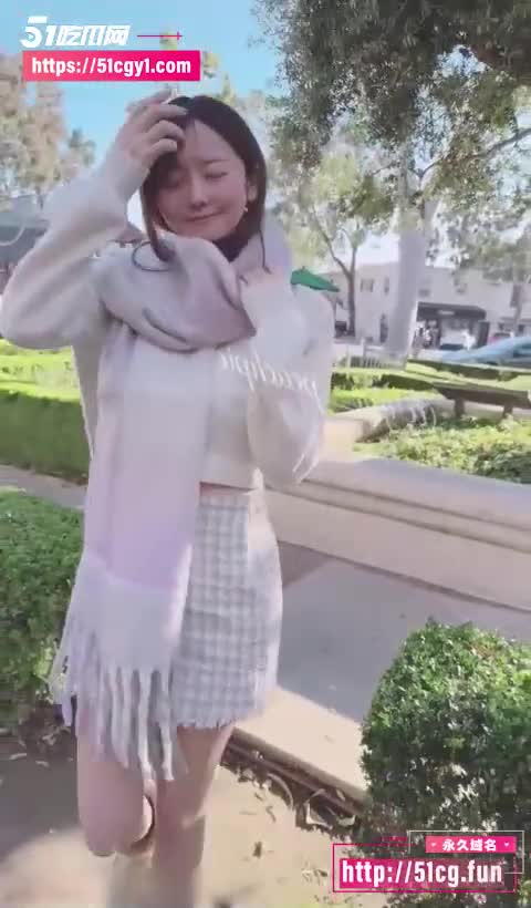 顶级瓷娃娃小少妇户外露出挑战 骚母狗公路上扒开内裤大胆露出 揉奶摸穴淫荡自慰 #任务 #自慰 #露出 #人妻 #黑料