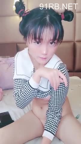 哪咤头超嫩一线天白虎粉穴嫩妹，露粉嫩美乳揉捏，翘起屁股扣弄小穴，掰穴特写非常嫩，手指扣弄没怎么开发过 #主播裸聊 #主播 #裸聊️ 喷水