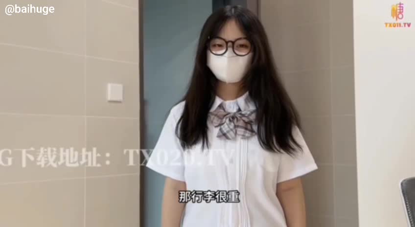 【兄妹乱伦】清纯女高中生妹妹放学回家，发现哥哥在家打飞机，结果被强上了，掀开jk裙发现妹妹原来是个极品白虎一线天，最后射进她嘴里#萝莉小奈 #小欣奈 #剧情 #白虎 #乱伦