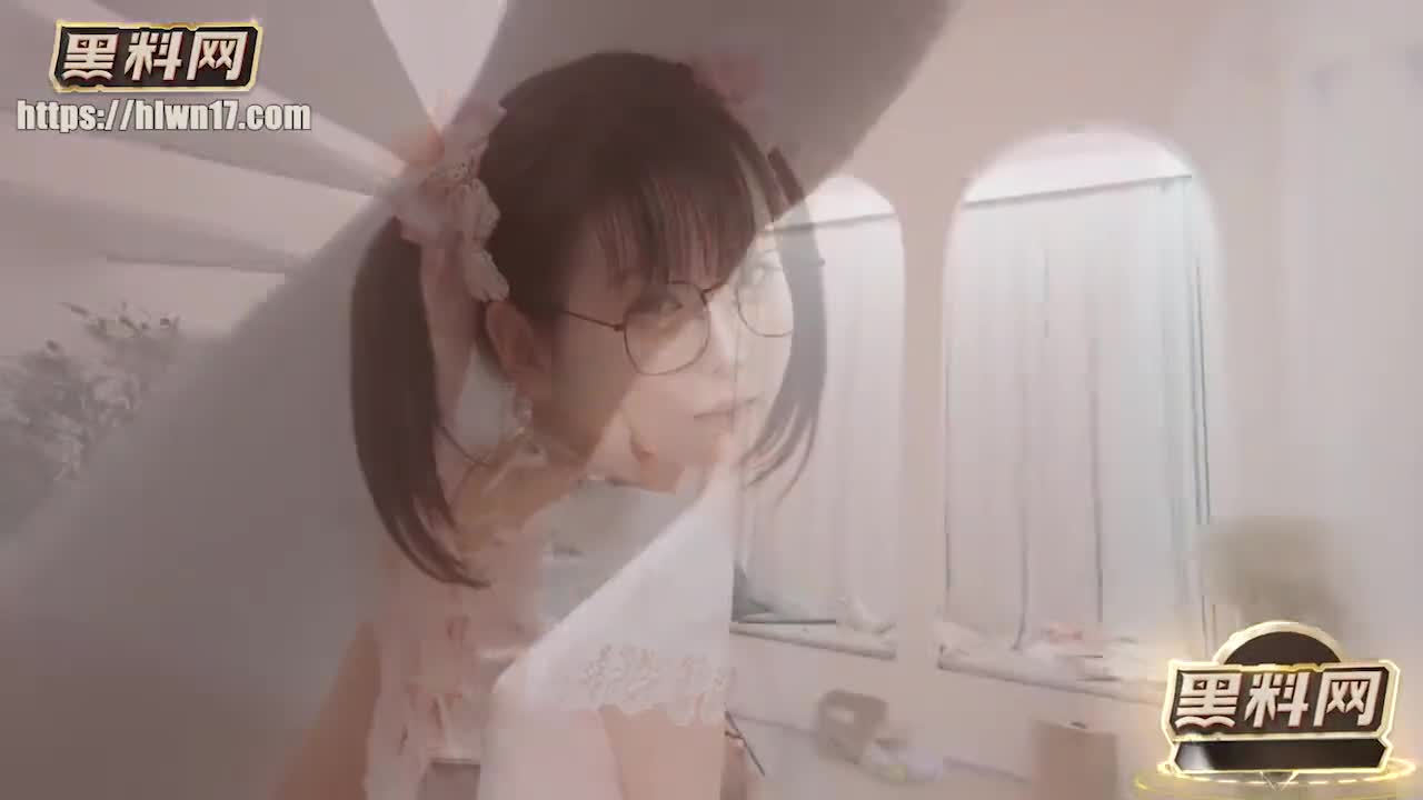 色影师第一视角偷拍双马尾极品萝莉春花秋月大奶翘臀母狗圣体对镜露穴摸奶诱人至极！