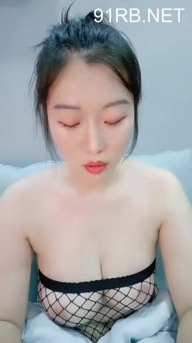 很有韵味的白皙大奶年轻美少妇，网袜大奶，很性感， 岔开大腿，白虎极品美鲍鱼 #主播裸聊 #主播 #美鲍鱼 #巨乳 #大奶 #大波 #大胸️ 中文字幕