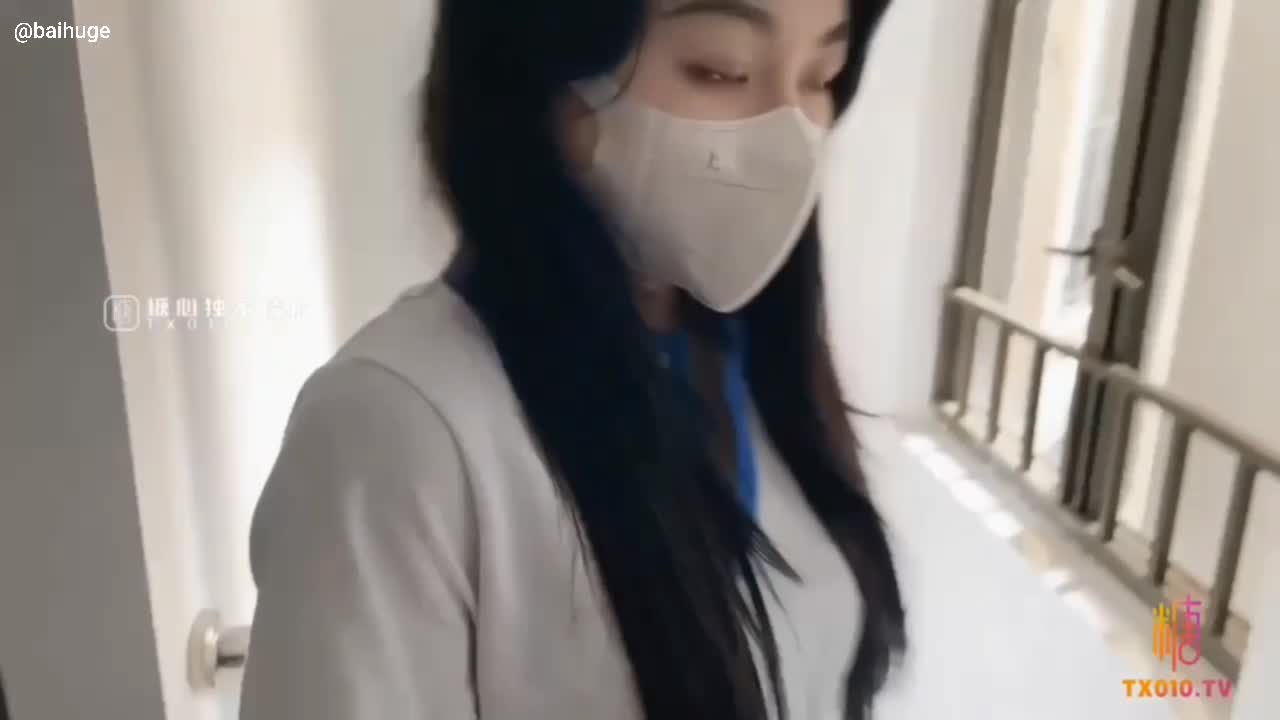 【不见星空】偶遇深圳校服学妹在楼道自慰，那就把她拉进厕所干一顿#不见星空 #深圳校服