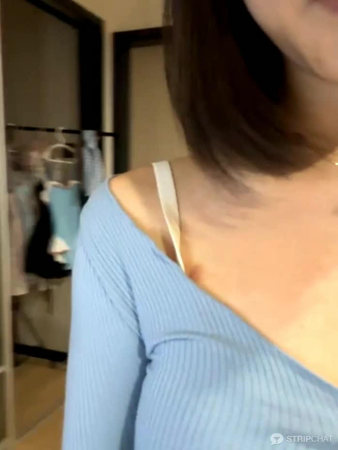#学生 #反差 #萝莉刚下海黄播的学生看的出来十分羞涩这就是青春啊