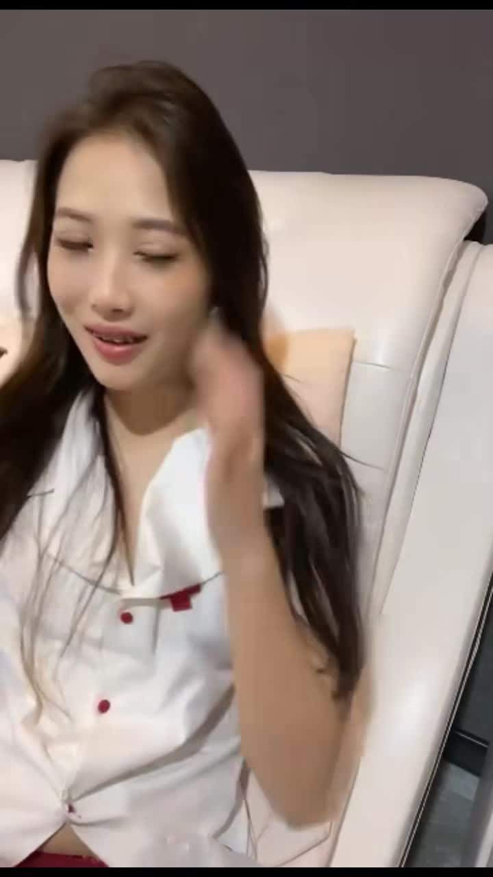 168cm性感美女！近期下海自慰秀！诱人吊带黑丝袜，掰穴特写假屌猛捅直播主播录屏