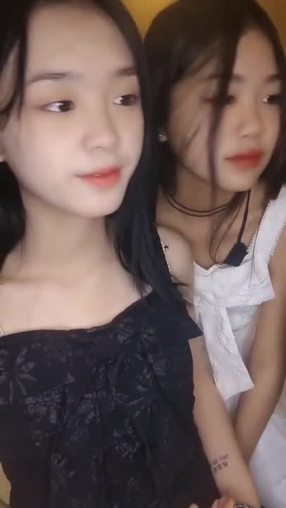 嫩妹梦涵和闺蜜们洗澡多P激战 水润白虎淫穴不停喷白浆被内射 #素人自拍 #中国 #主播 #多P #梦涵️ 精选色色频道大全