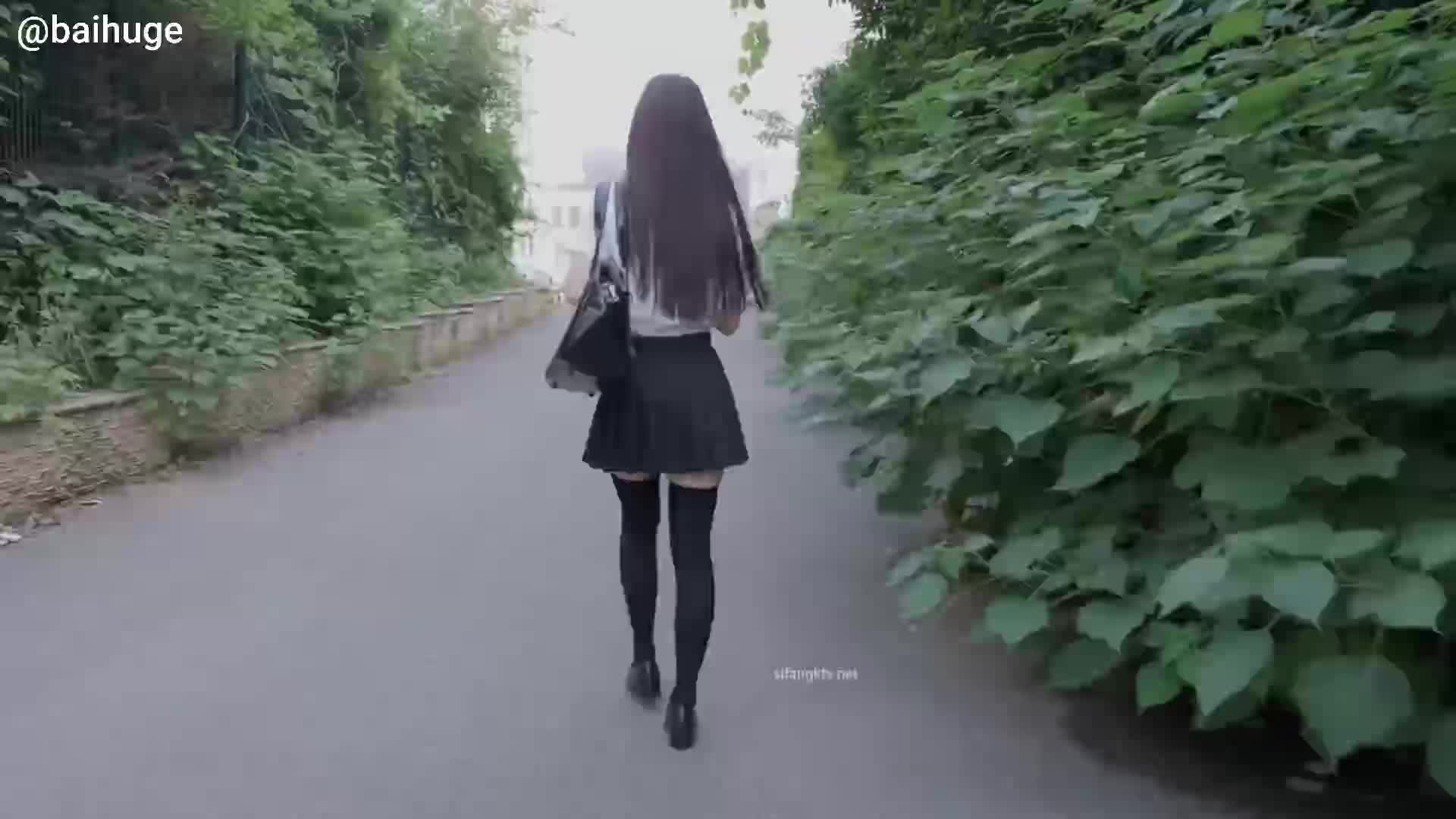 【小恩】紧急企划爱漏出的jk少女，还在楼梯间就忍不住了，撕开丝袜把假鸡鸡塞入白虎嫩穴#紧急企划 #小恩 #自慰 #嫩妹