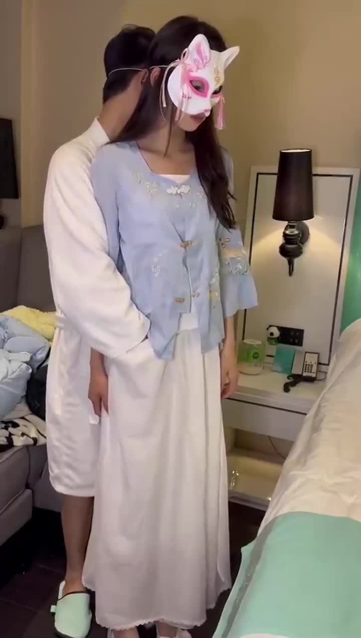 大神酒店约炮粉嫩的大二学妹 各种姿势玩她的小嫩B玩69吃大屌
