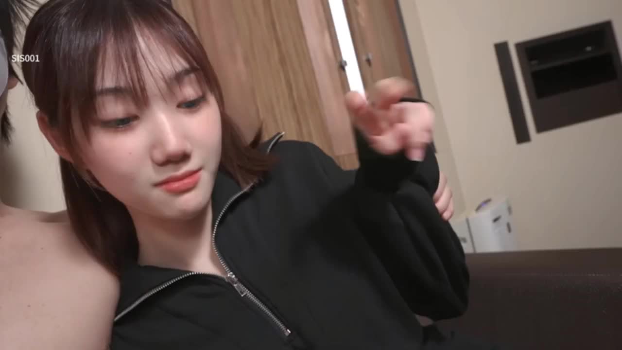 清纯娇羞学生妹，苗条身材白虎美腿，被操全程很拘谨很害羞#白虎欧美剧场