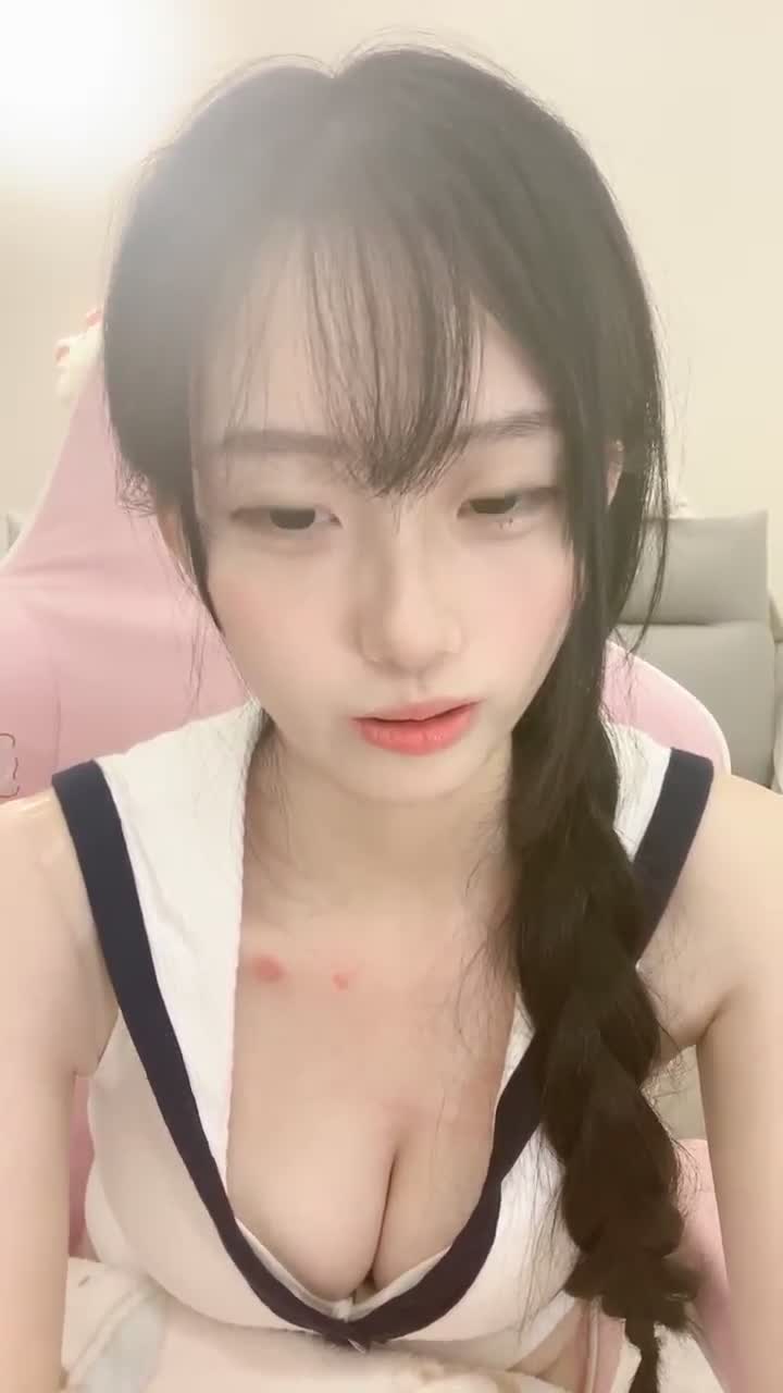 【薯条小猫】尺度突破，首次露脸插B！身材前凸后翘，极品大长腿美腿大奶子#薯条小猫 #直播 #露脸泰国人妖