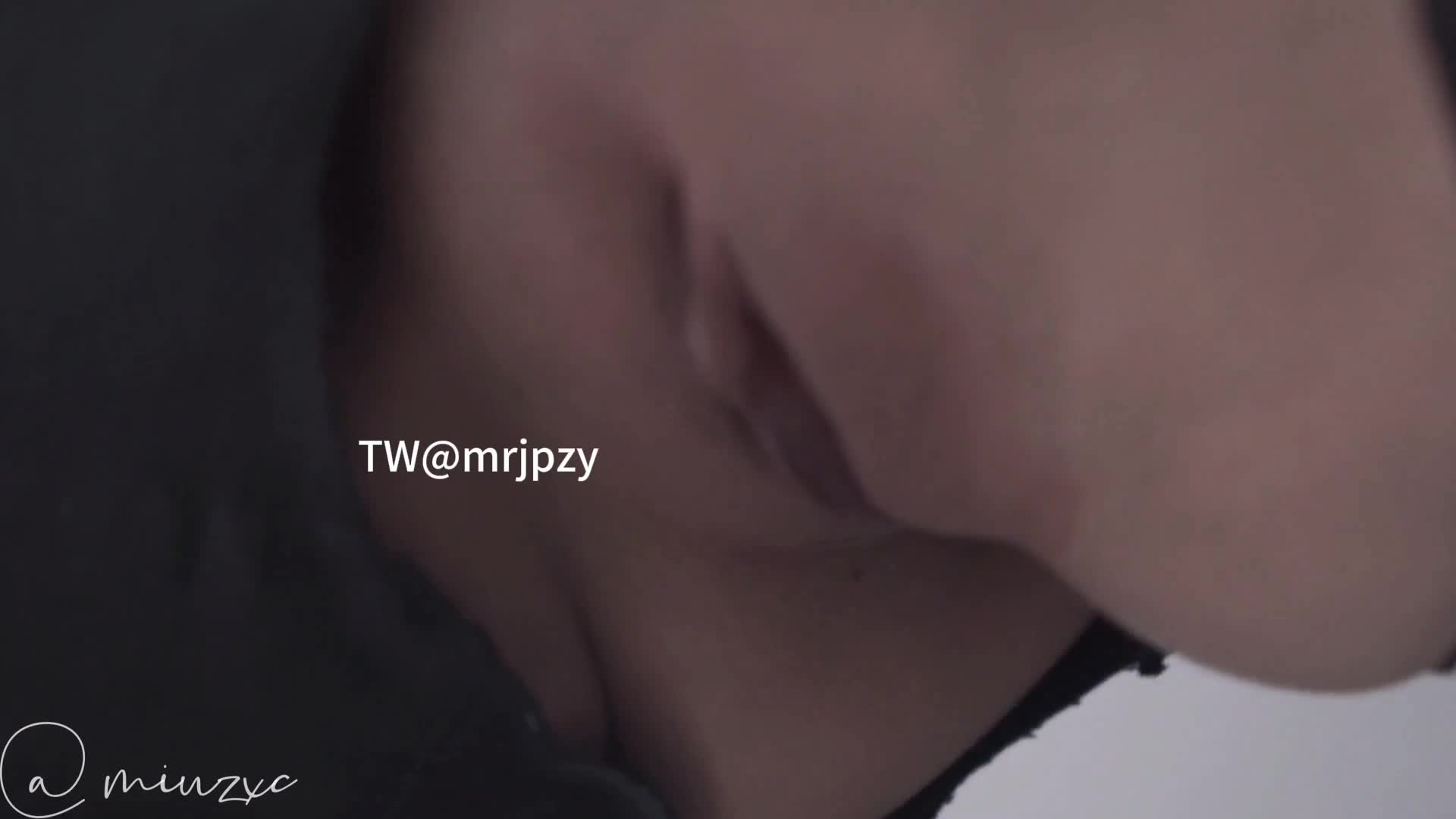 【miuzxc】气质尤物开档牛仔裤，撕破性感女神牛仔裤 露出羞耻小蜜穴，后入双穴齐开让女神体验极致快乐#Miuzxc #牛仔裤爆菊肛交