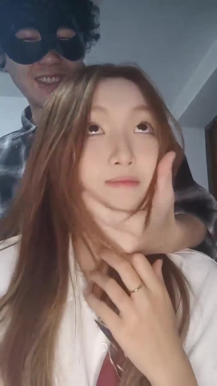 【张阳阳】19岁超高颜值匀称身材的舌钉妹，跟炮友啪啪自拍，被各种滴蜡调教，颜值吊打各路网红#反差 #自拍 #滴蜡 #调教 #露脸欧美剧场