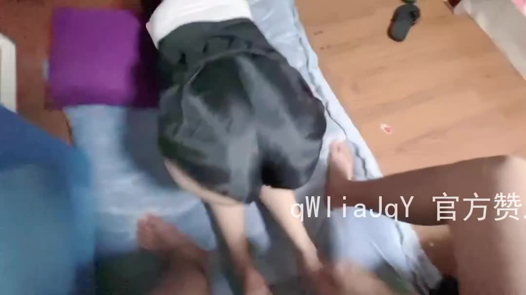18岁可爱白丝双马尾前女友，开发菊花，双洞起开点此查看更多