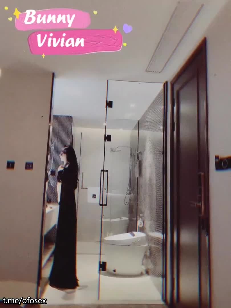绝美推特高颜值逆天长腿丝袜女神Vivian 定制啪啪福利视频第二弹点此查看更多