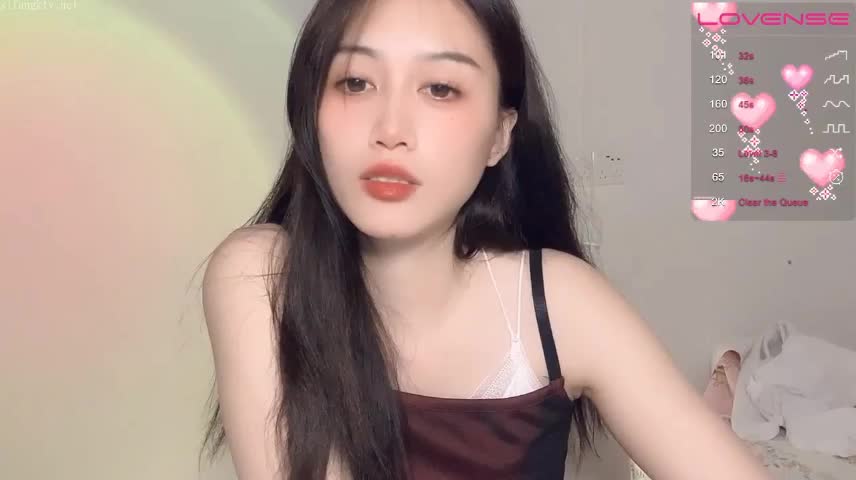 #直播 【Sydney】蜜桃臀太棒了~极品粉逼点此查看更多