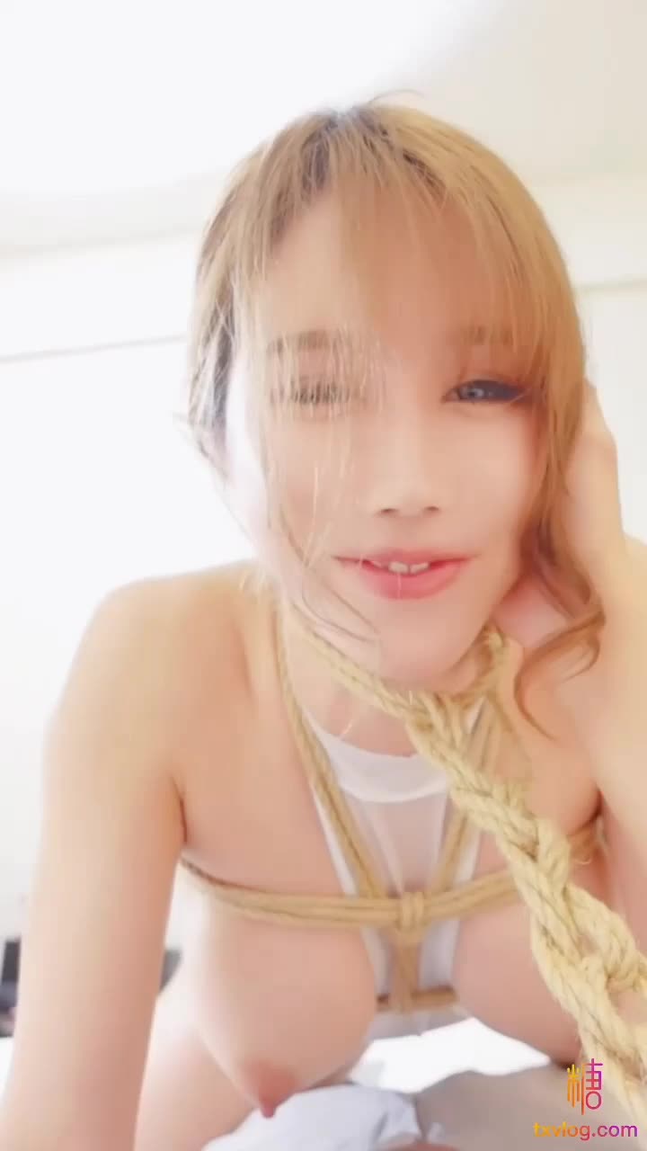 芭比女神究极梦幻粉乳辛尤里束缚小母狗圆硕粉乳交合 女上位阳具深入无毛嫩穴 顶到子宫美妙呻吟