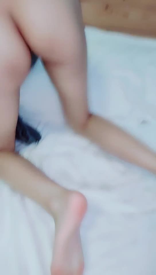 #直播 极品嫩穴面罩妹子腰细贫乳美臀 ，翘起屁股特写粉穴，第一视角后入美臀点此查看更多