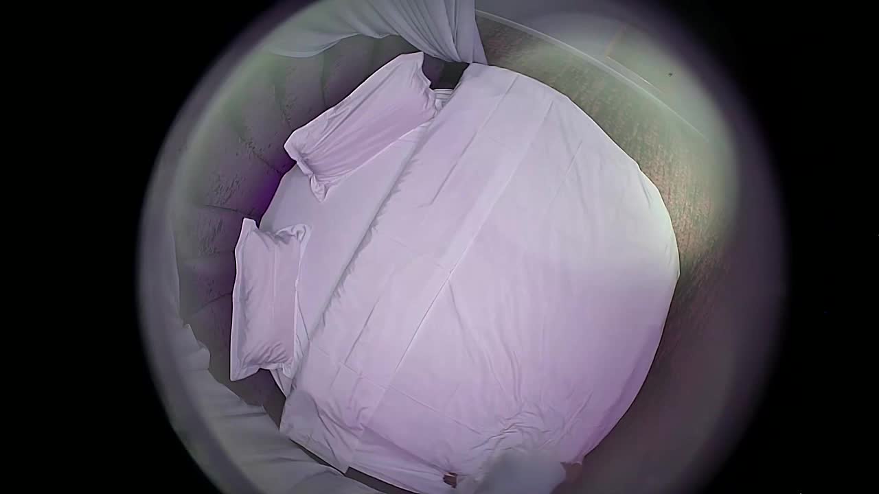 八月最新酒店上帝视角偷拍  极品黑丝眼镜反差婊酒店约会小哥饥渴难耐扑到就干