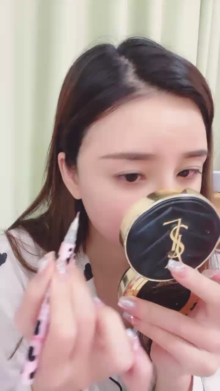 干净白虎美穴！极品尤物女神，全裸展示身材操逼，第一视角深喉