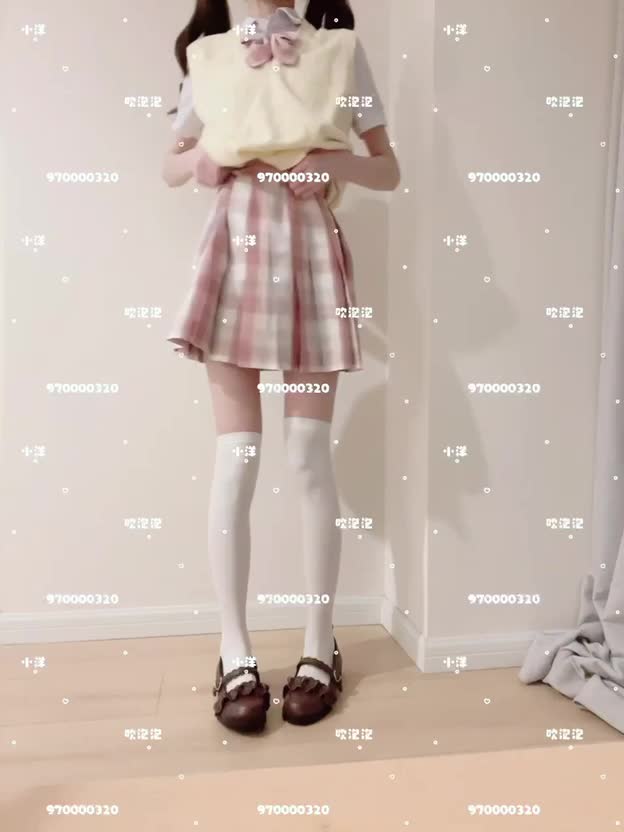 jk白丝少萝自慰自拍 #少萝 #自慰 #jk#洋洋#白丝