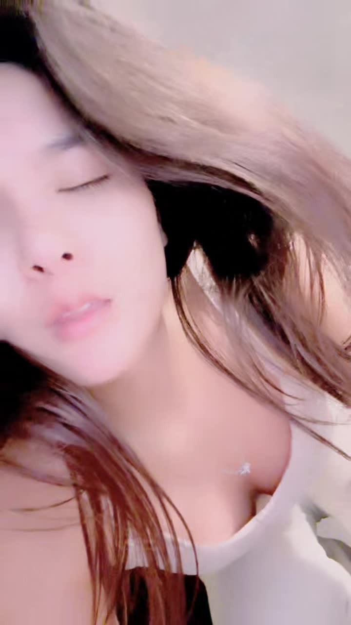 #主播 尤物小骚货 椅子上跳蛋震嫩穴 假吊跳蛋双管齐下速游VPN跑满千兆只做最快