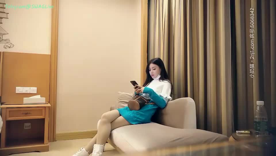 七天极品探花深夜场约了个高颜值甜美妹子，掰穴近距离口交骑乘后入大力猛操
