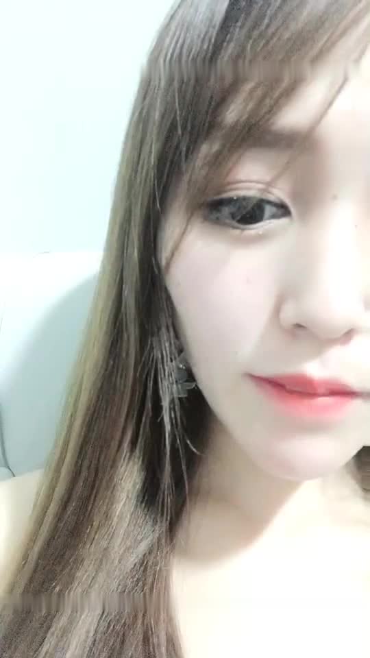 高颜值气质美女【薛定谔的猫】性感情趣装自摸奶头，近距离特写跳蛋震动高潮出水，很是诱惑喜欢不要错过