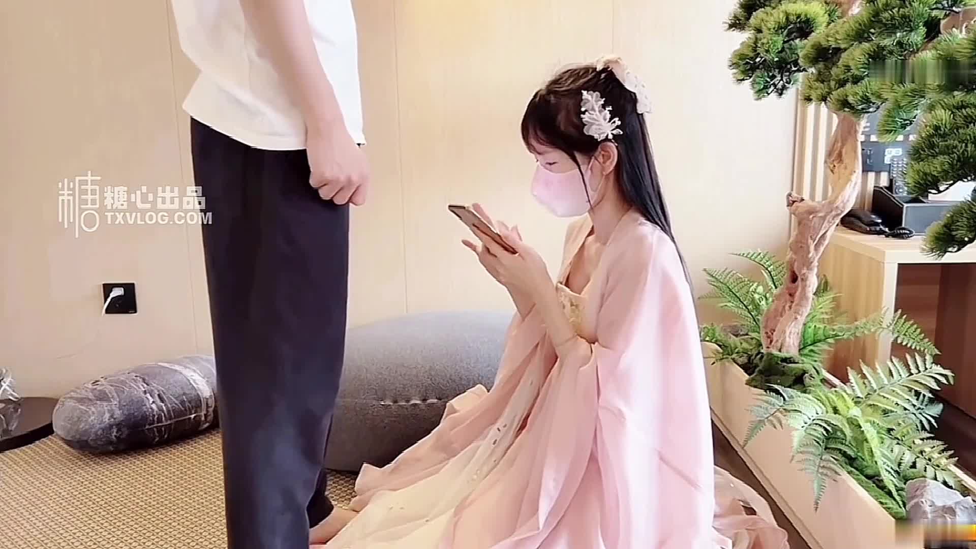 【萝莉女神】最新天花板萝莉女友【粉色情人】汉服娇欲妃子，圆月弯屌刺入白虎粉逼，飘飘欲仙极射妃子